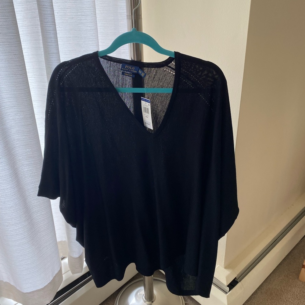 Polo Merina wool poncho.